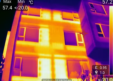 Caméra thermique portable TK7 FOTRIC, avec optique grand angle (49°) pour une excellente vue d'ensemble de la zone à contrôler