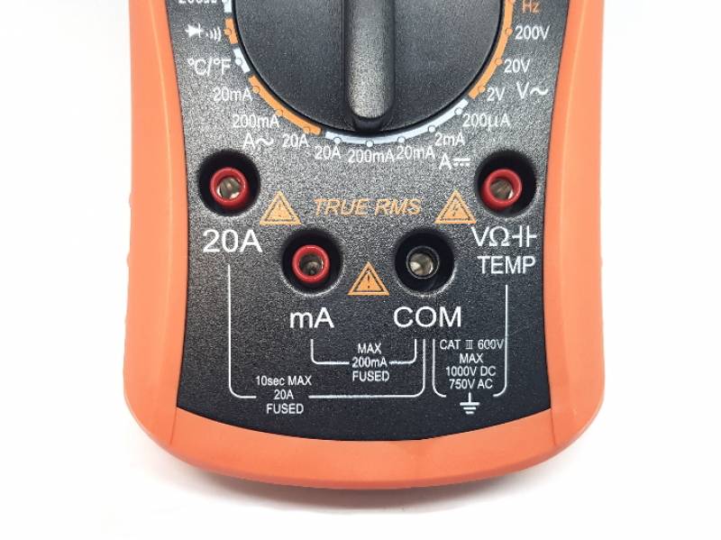 Multimètre digital - TEC 911 équipé d'une sonde souple pour la mesure de température